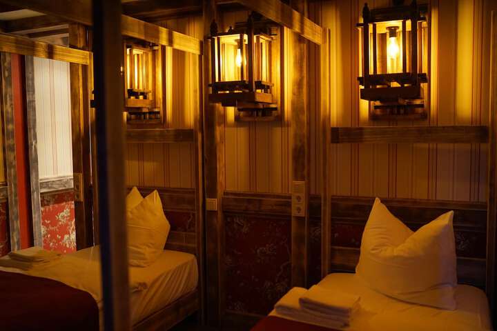 Room 4 of 84