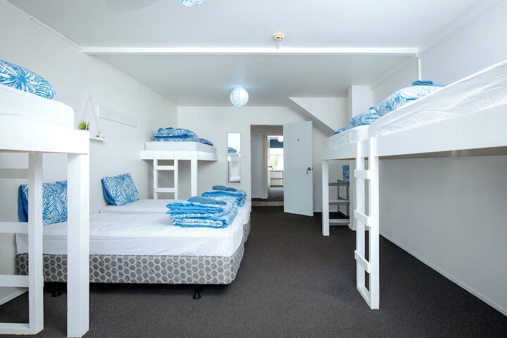Room 5 of 18