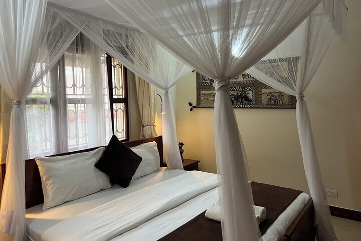 Room 12 of 29