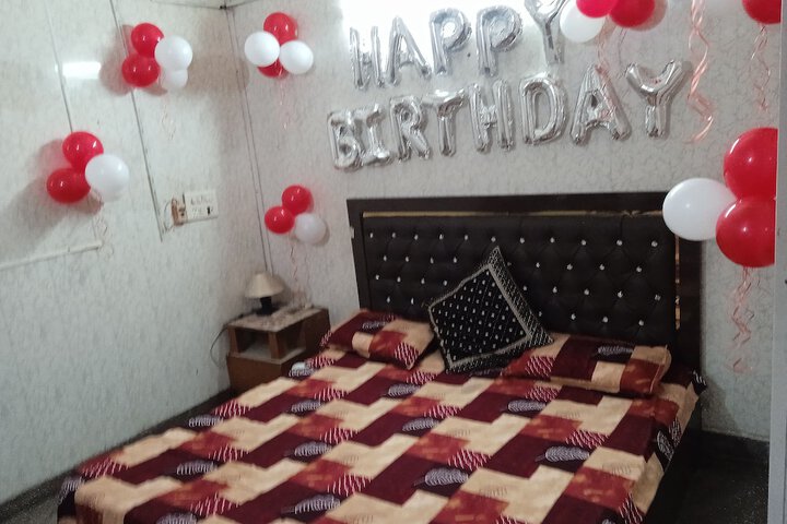 Room 6 of 12