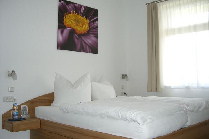 Room 5 of 32