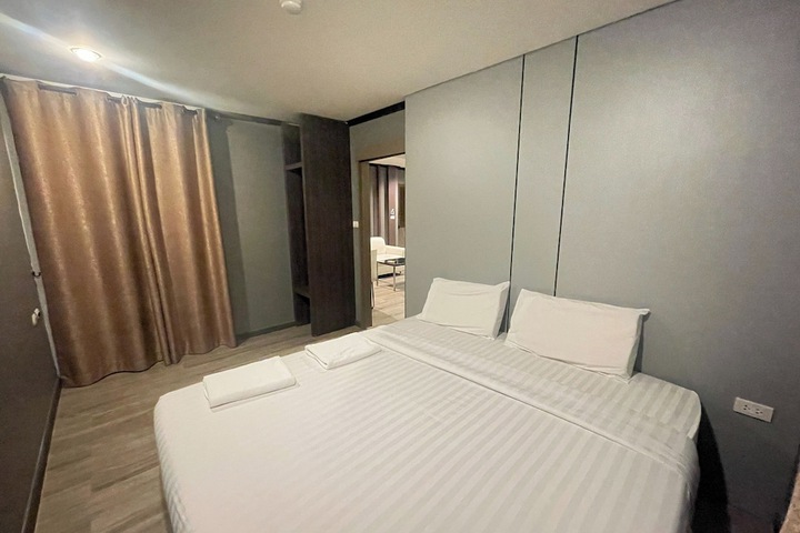 Room 32 of 50
