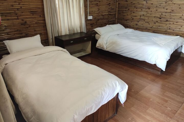 Room 5 of 12
