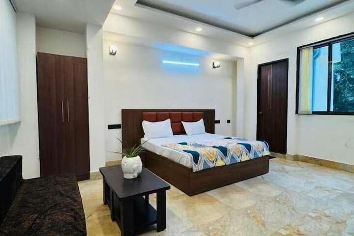 Room 2 of 11
