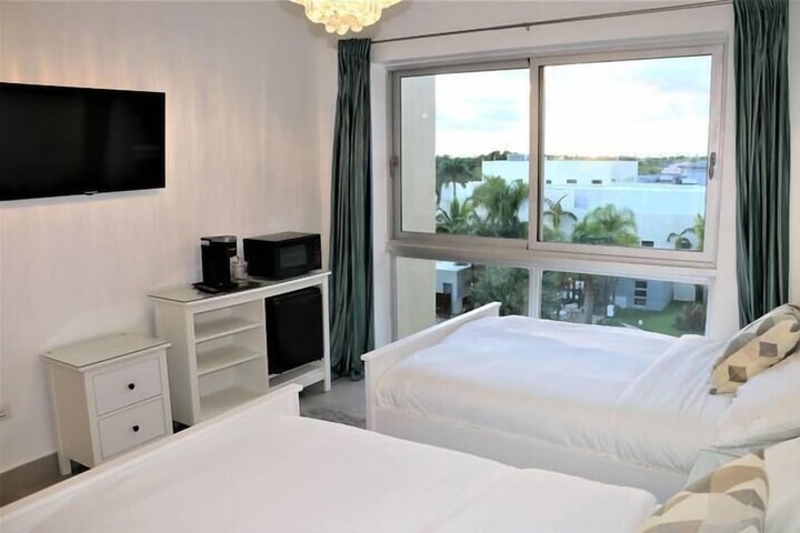 Room 2 of 6
