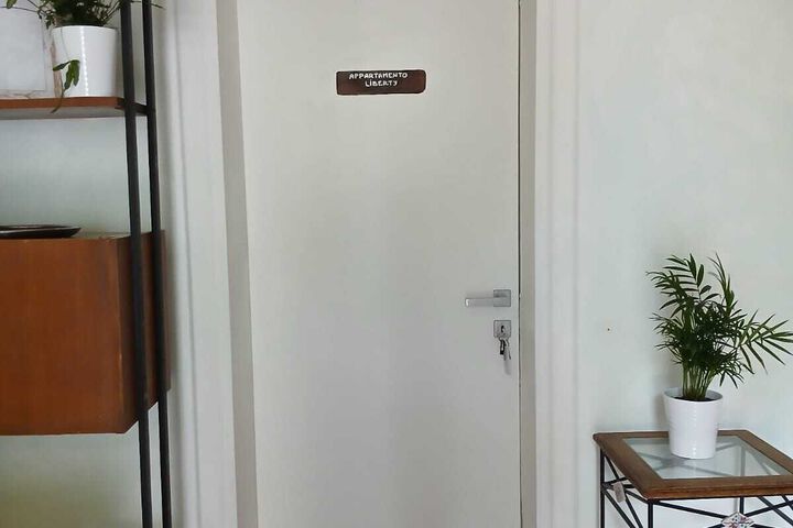 Room 6 of 7