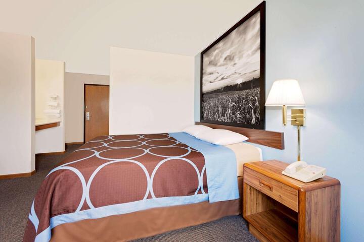 1 Queen Bed Mobility Accessible (2 of 11)