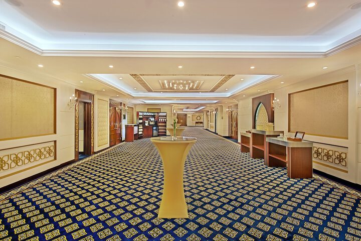 Ballroom/Hall 39 of 46