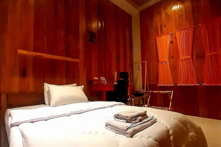 Room 9 of 33