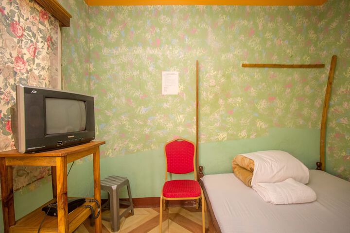 Room 11 of 20