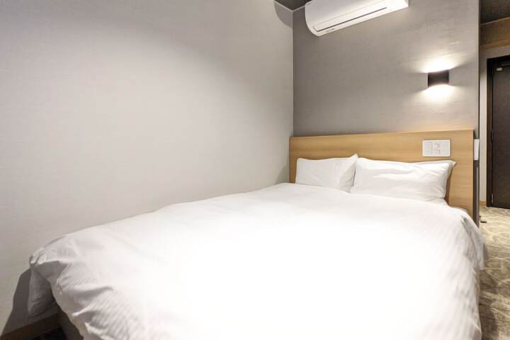 Room 10 of 34