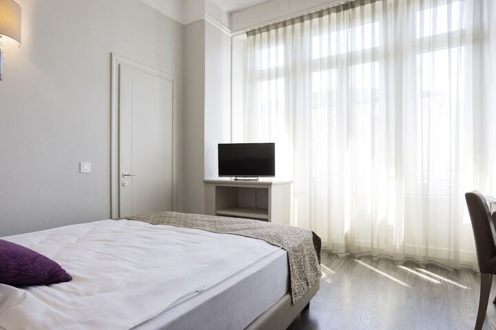 Room 5 of 19