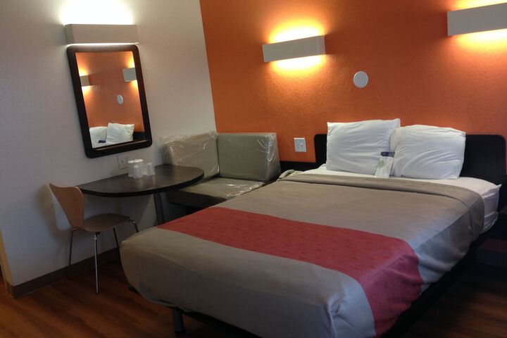 1 Queen Bed (19 of 32)