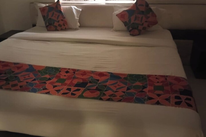 Room 10 of 14