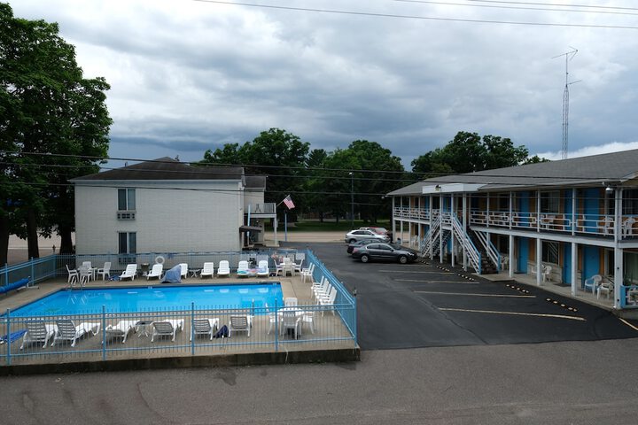 Pool 28 of 38