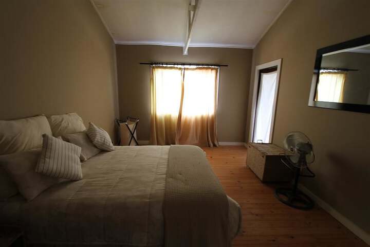 Room 4 of 73