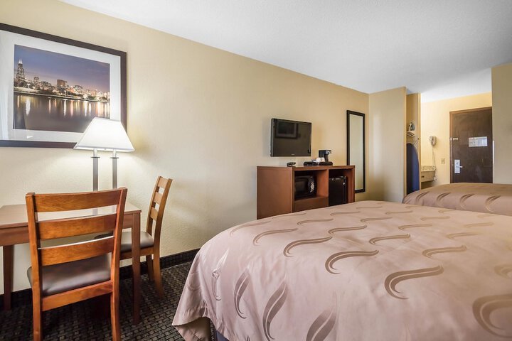 2 Queen Beds (1 of 8)