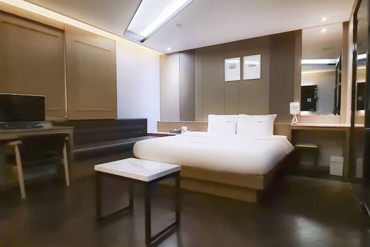 Room 18 of 89