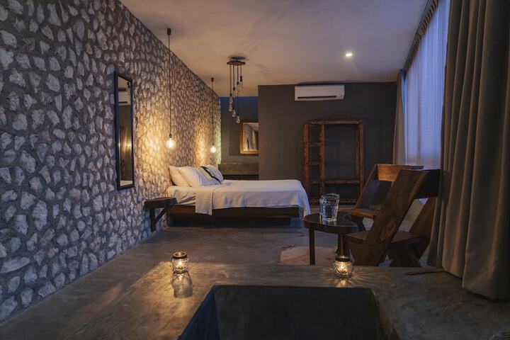 Room 13 of 42