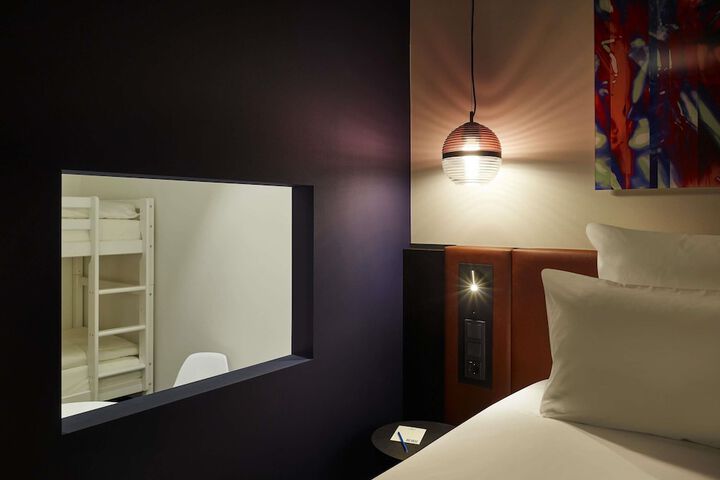 Room 34 of 64