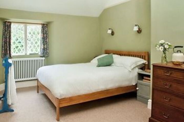Room 7 of 12