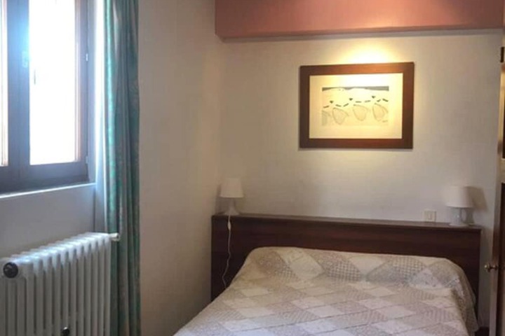 Room 6 of 34