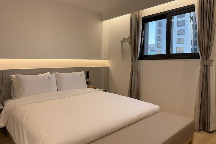 Room 6 of 37