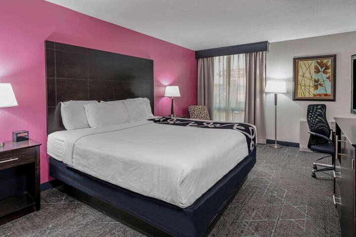 1 King Bed (15 of 22)