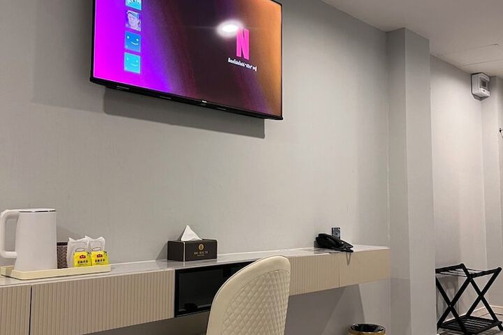 Room 46 of 93
