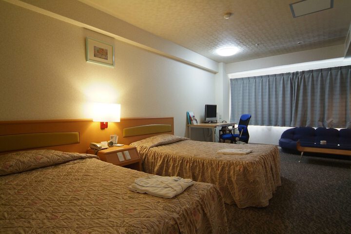 Room 8 of 40