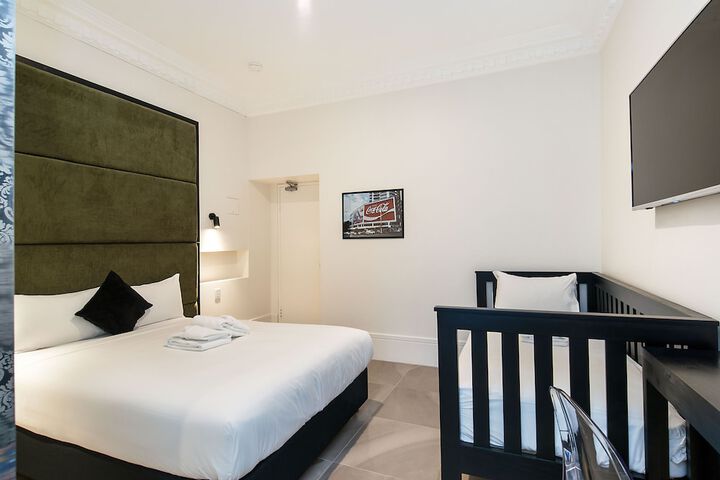 Room 6 of 39