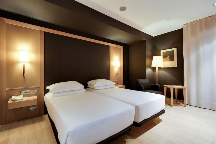 Room 15 of 111