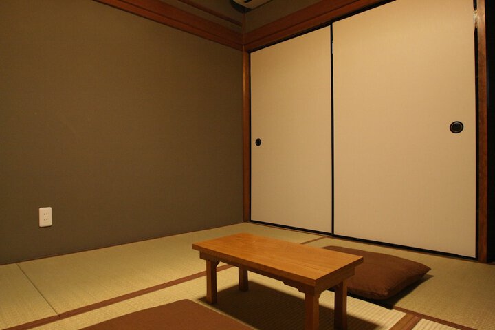 Room 16 of 107