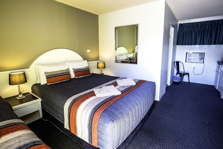 Room 4 of 36