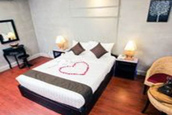 Room 8 of 62