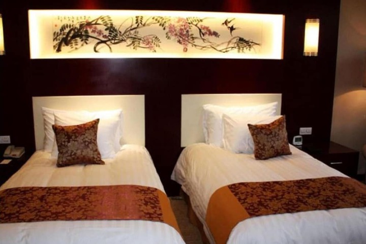 Room 15 of 40