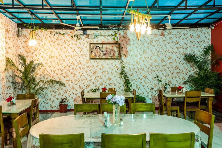 Dining 74 of 98