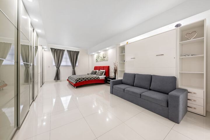 Room 20 of 108