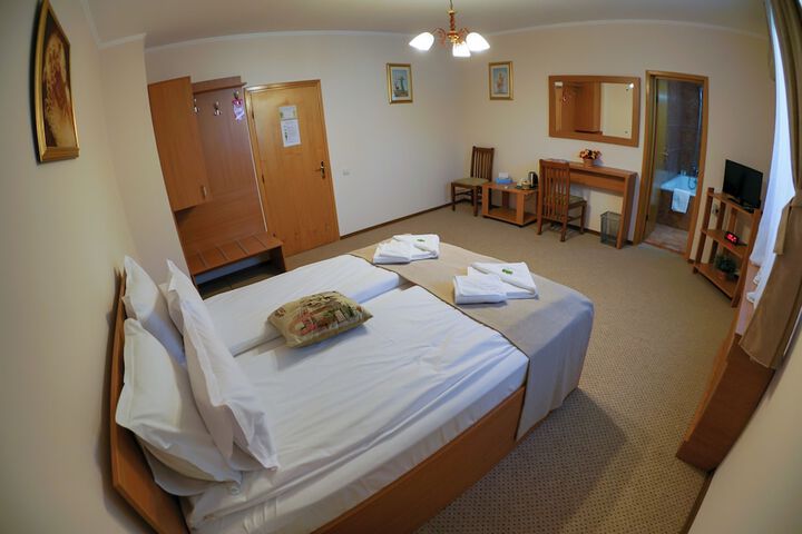 Room 12 of 37