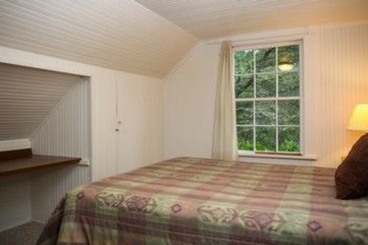 Room 12 of 20