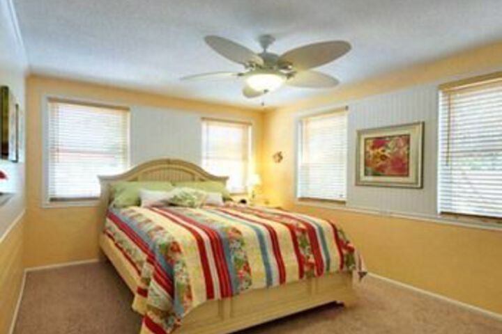 Room 9 of 32