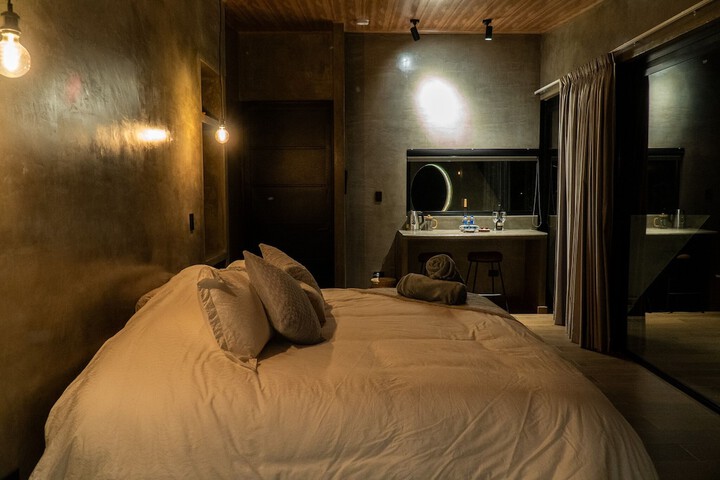 Room 6 of 30