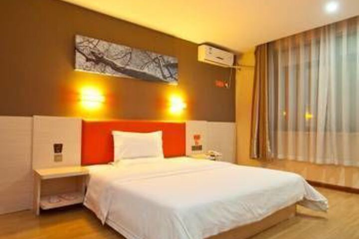 Room 8 of 12