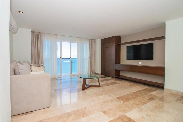 Shared lounge/TV area