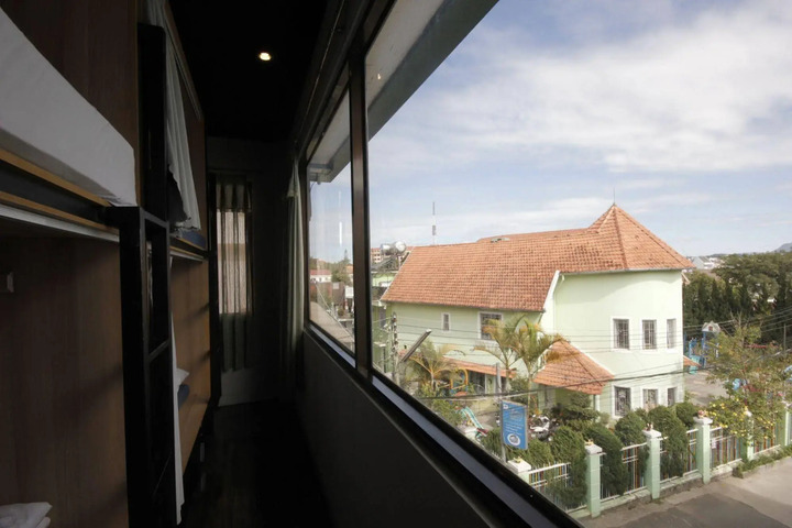 Hotel Entry