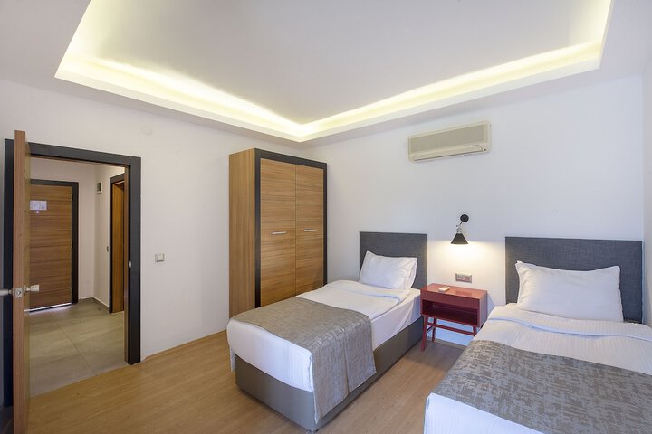 Room 9 of 141