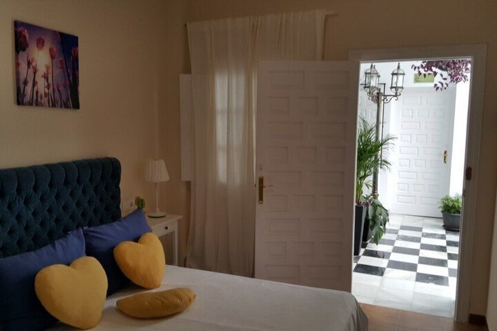 Room 8 of 16