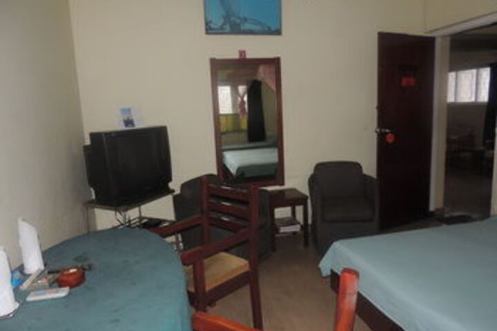Room 7 of 9