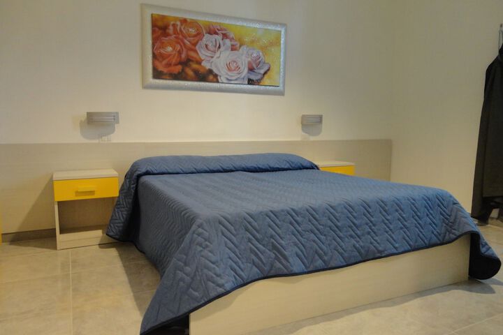 Room 6 of 32