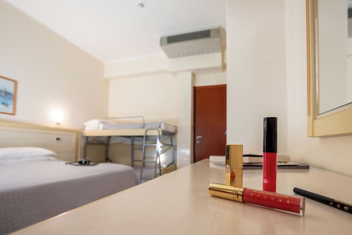 Room 22 of 48